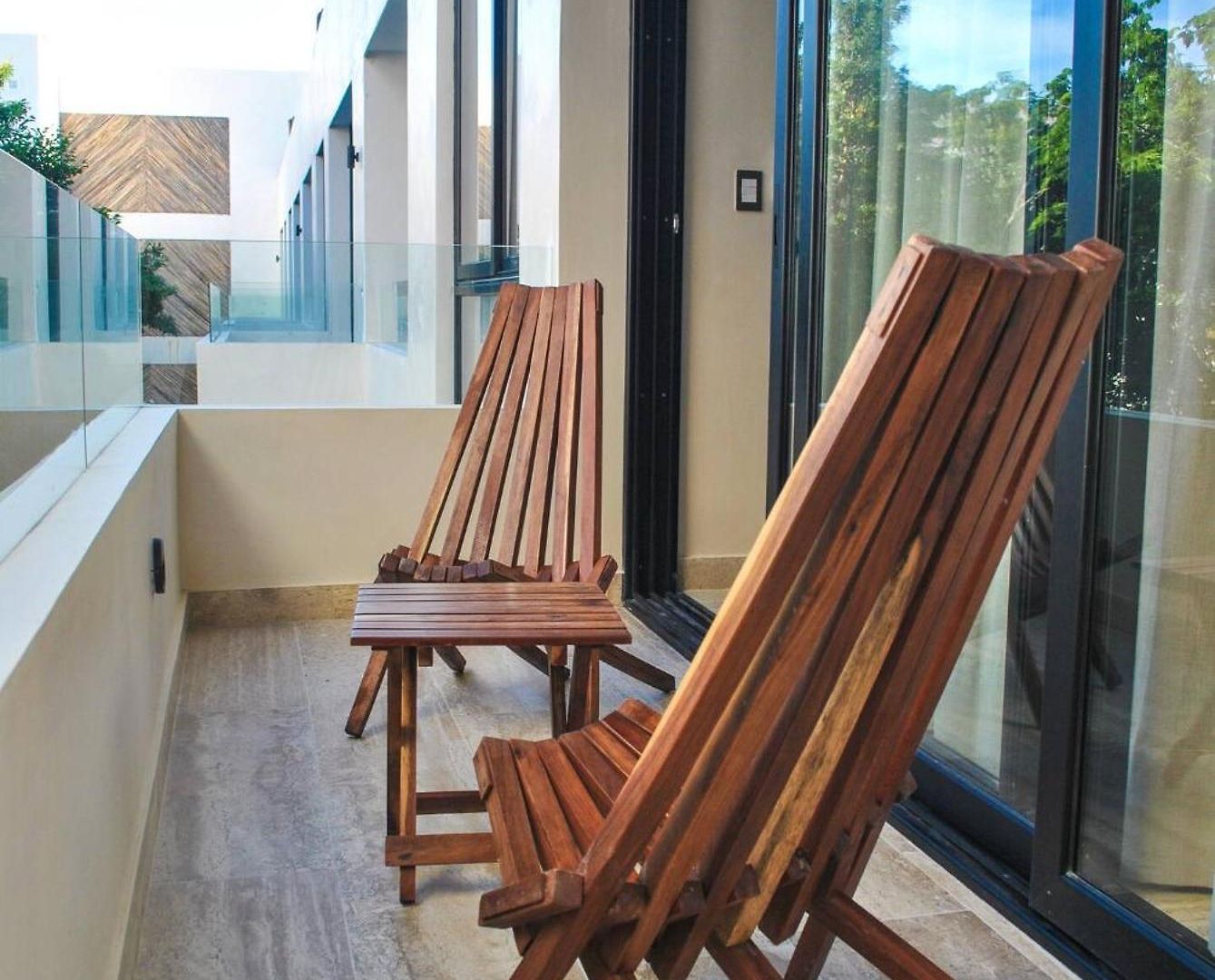 Upscale Perfect Location Apartment