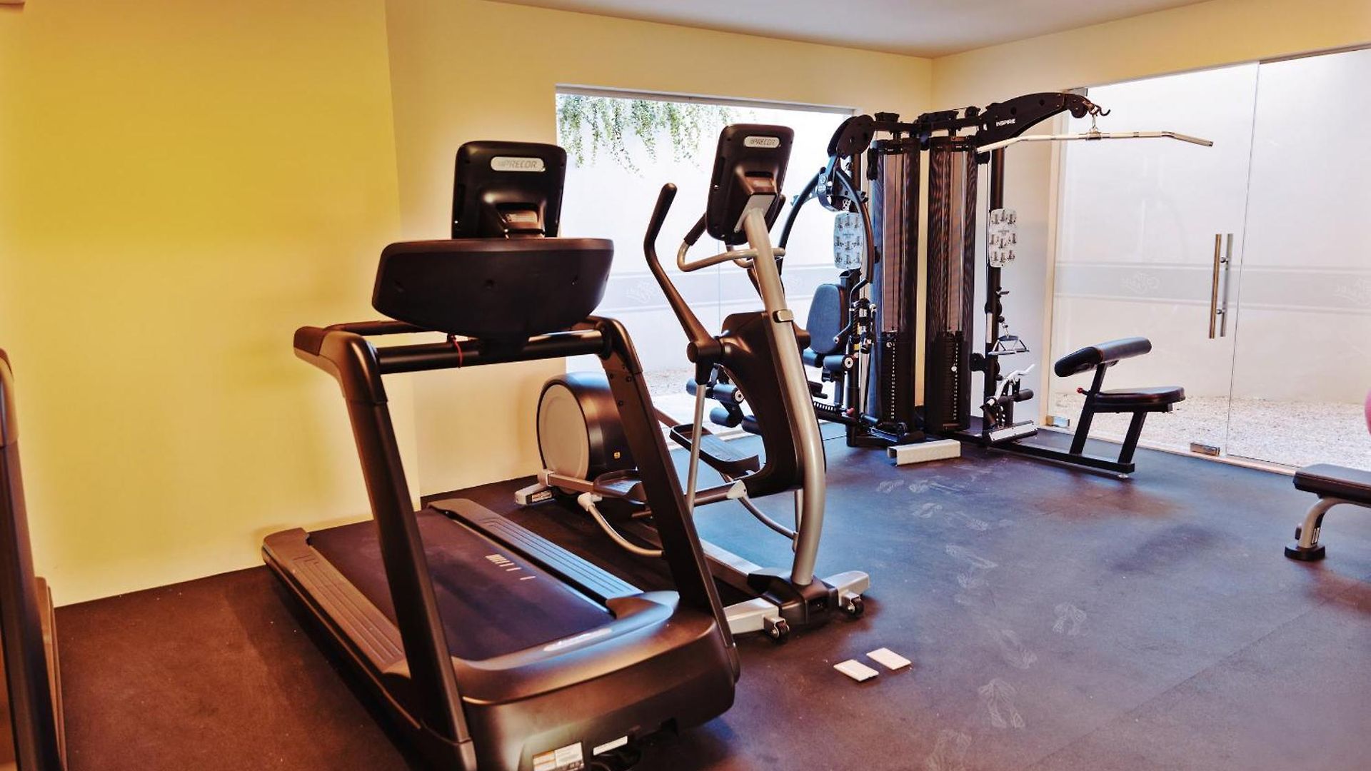 1 Bedroom With King Bed And Balcony With Amenities View *
