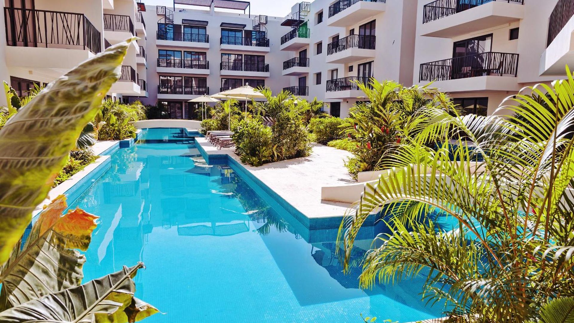 1 Bedroom With King Bed And Balcony With Amenities View Tulum