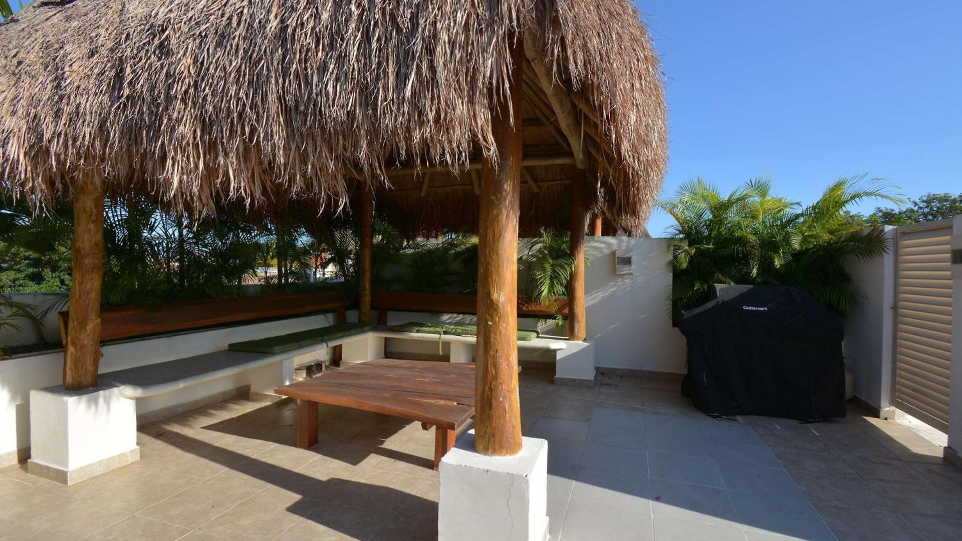 Apartment Peaceful Penthouse With Private Rooftop In Gated Community