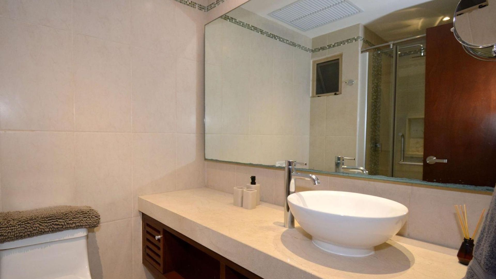 Apartment Peaceful Penthouse With Private Rooftop In Gated Community *