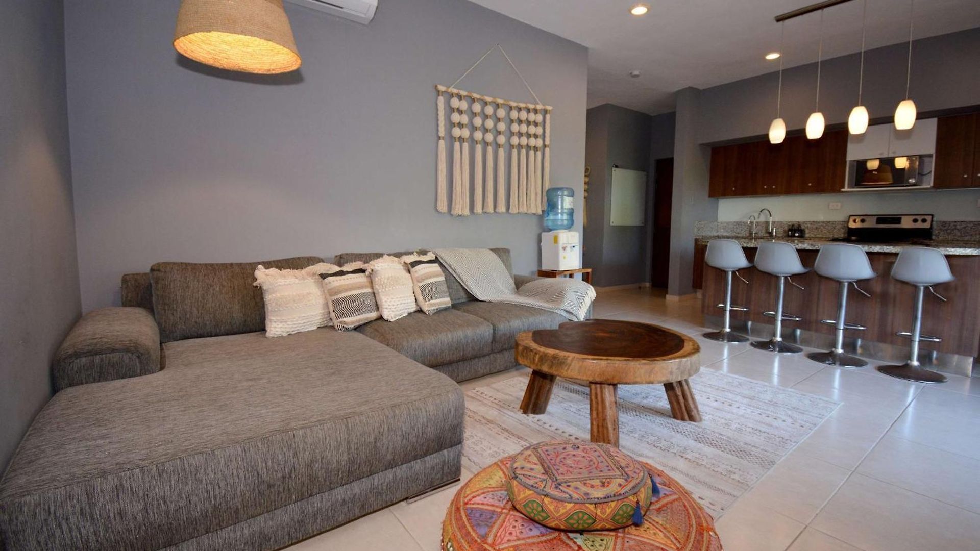 Peaceful Penthouse With Private Rooftop In Gated Community *