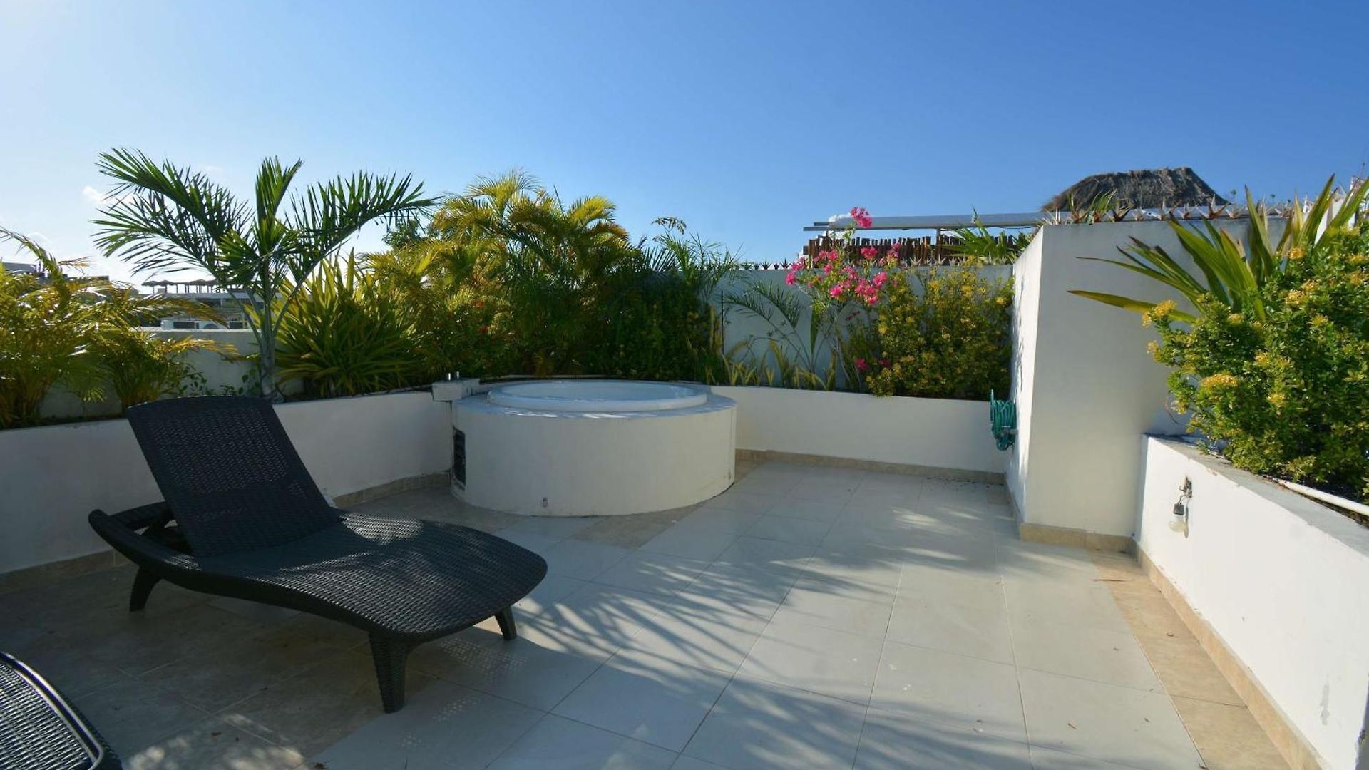 Peaceful Penthouse With Private Rooftop In Gated Community Apartment Tulum