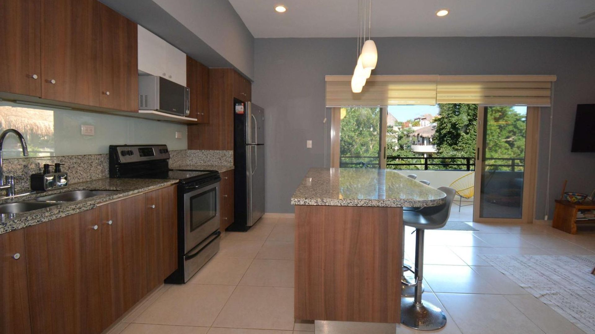 Apartment Peaceful Penthouse With Private Rooftop In Gated Community
