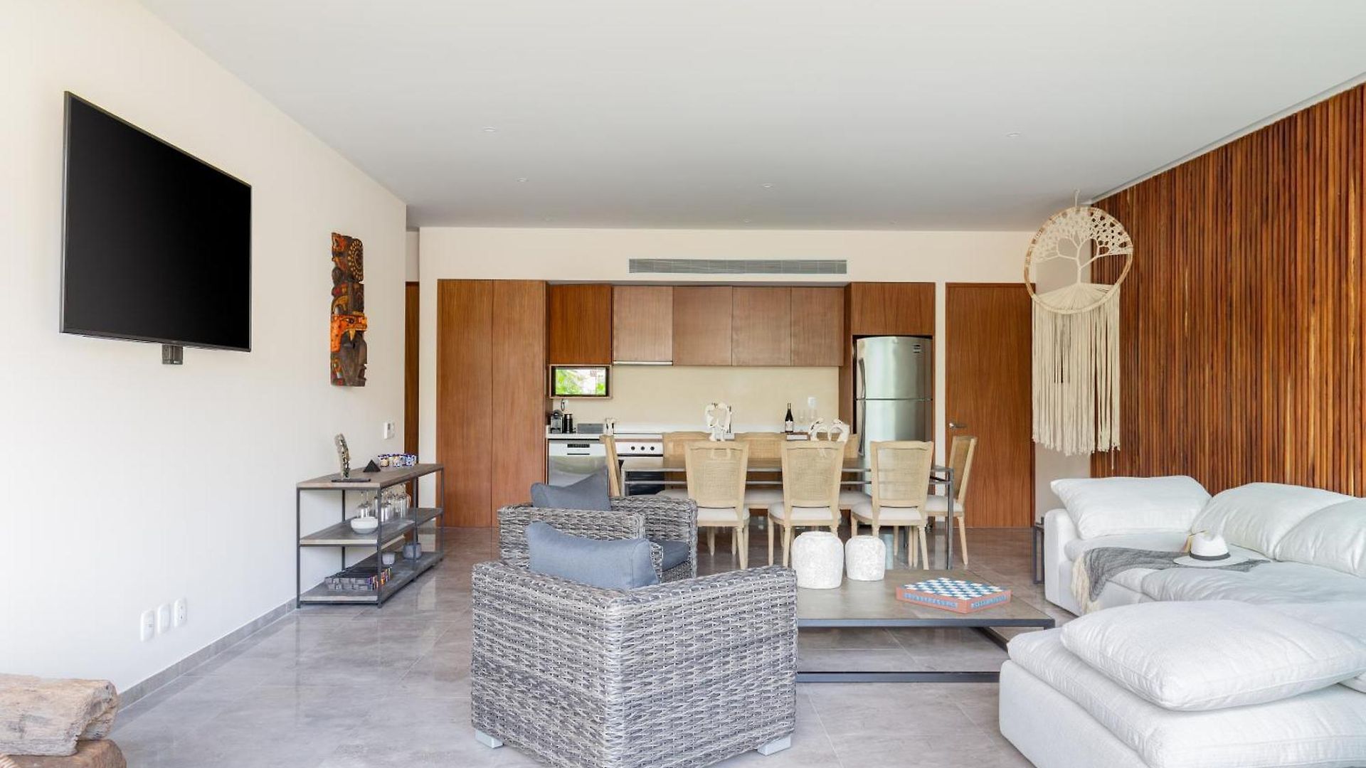 Luxury Two Bedroom Mistiq D104 By Sandy Powerful *