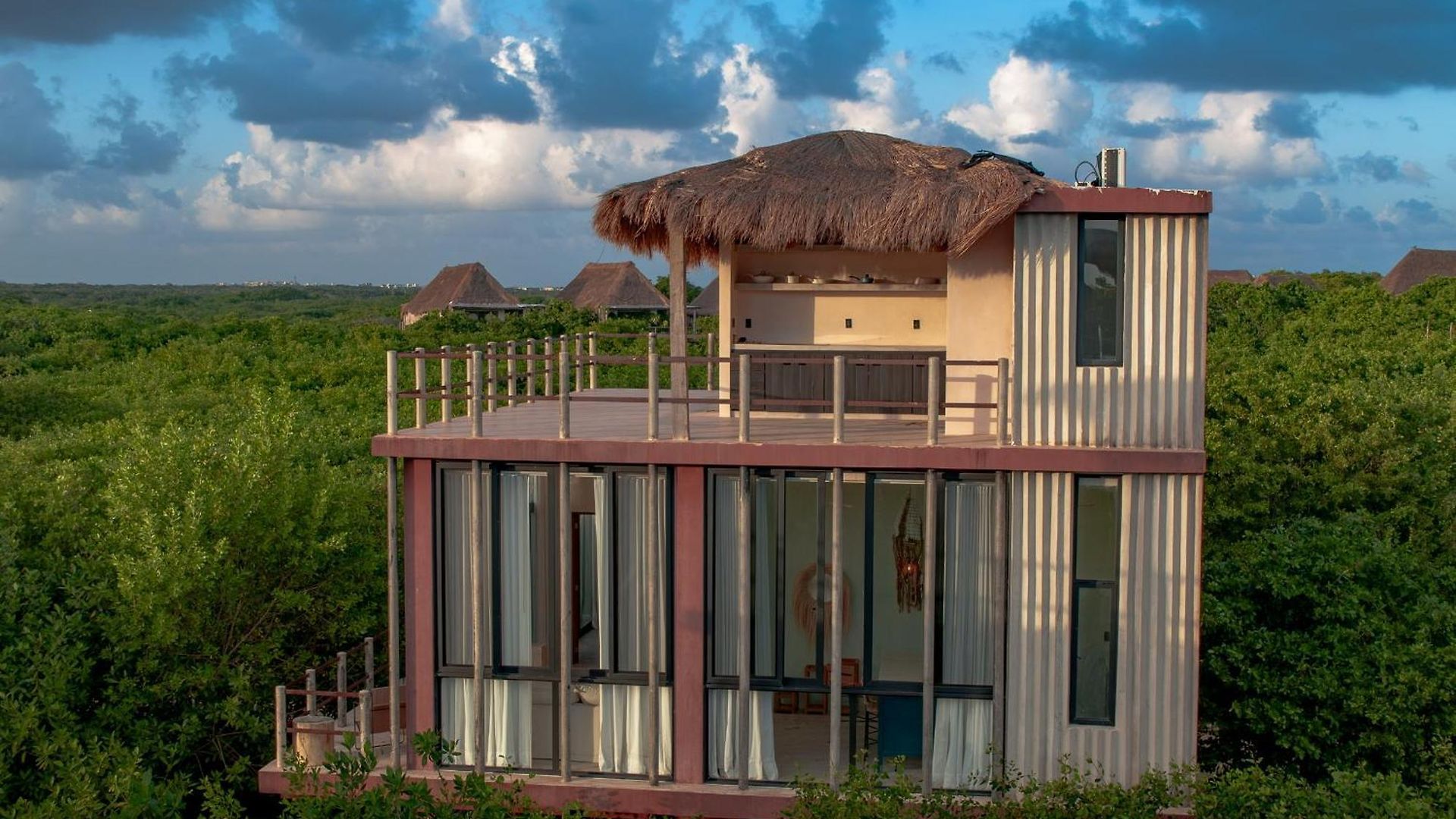 Caiman Habitat Hotel