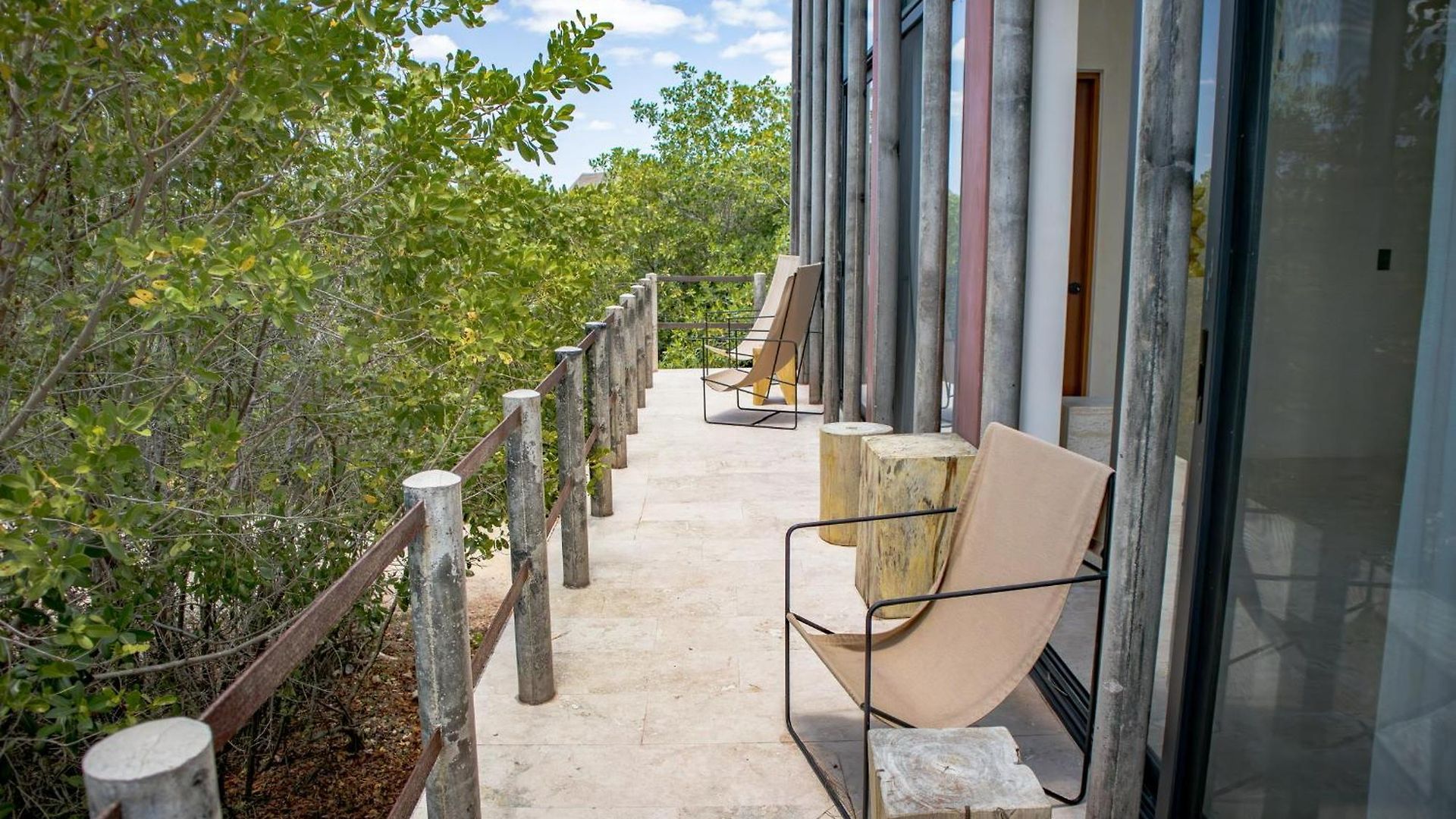Caiman Habitat Hotel
