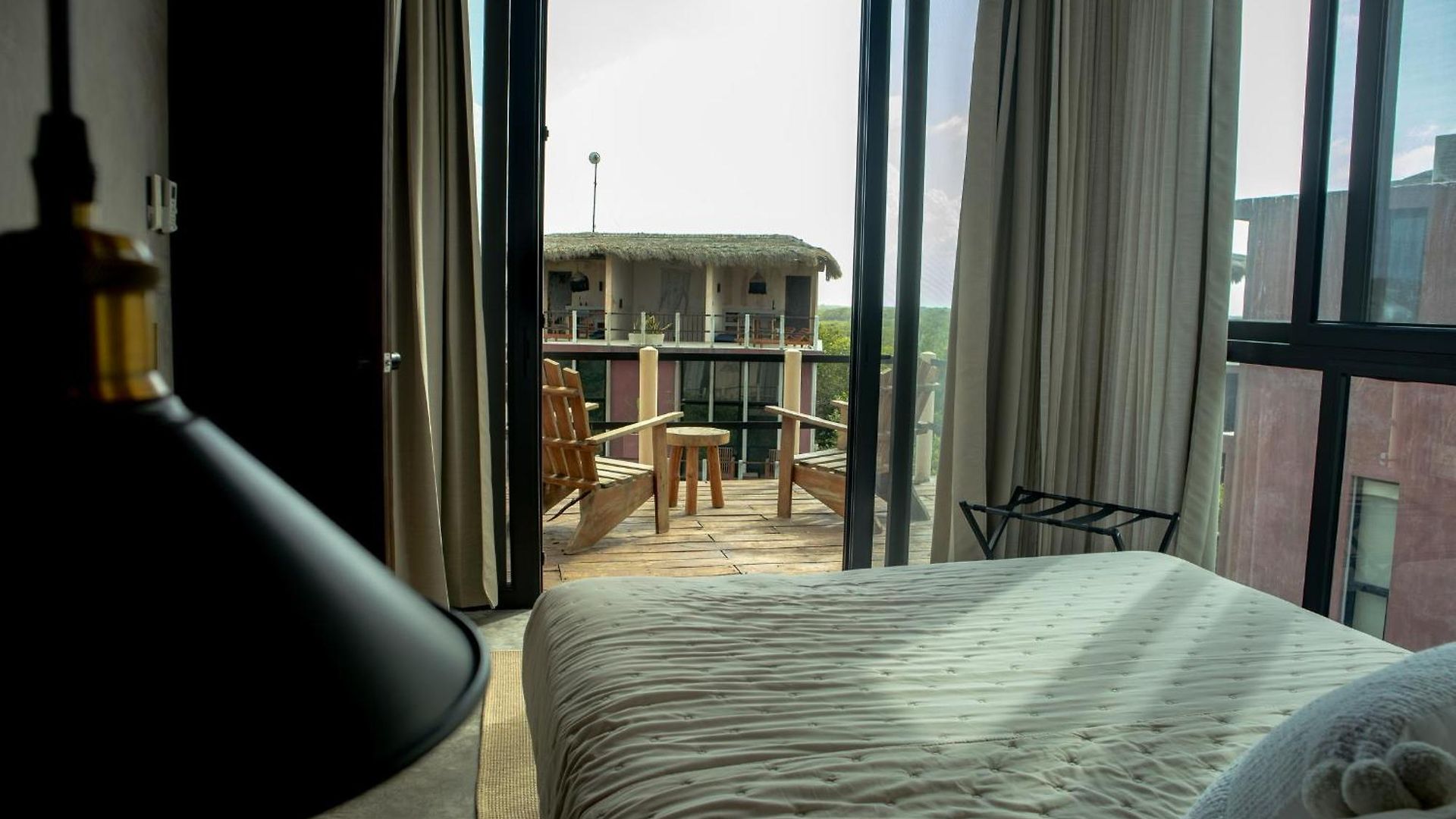 Caiman Habitat Hotel