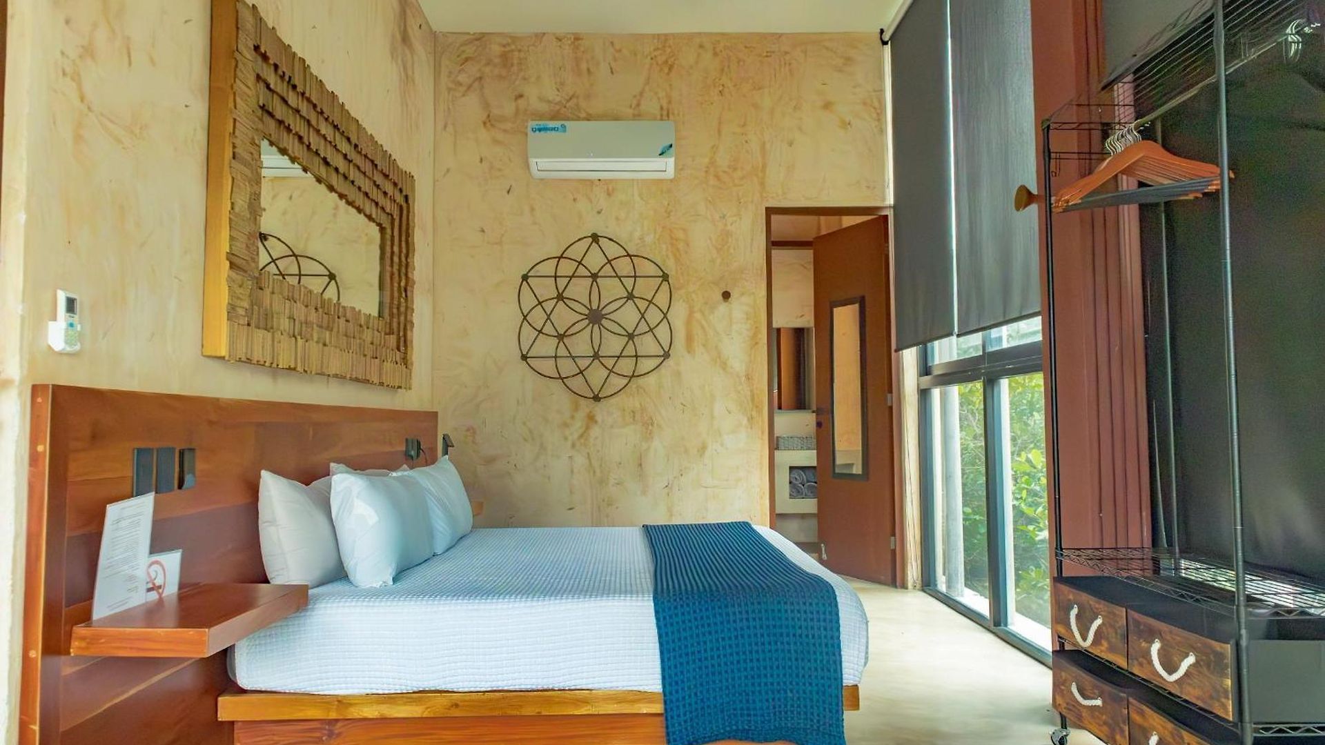 Caiman Habitat Hotel