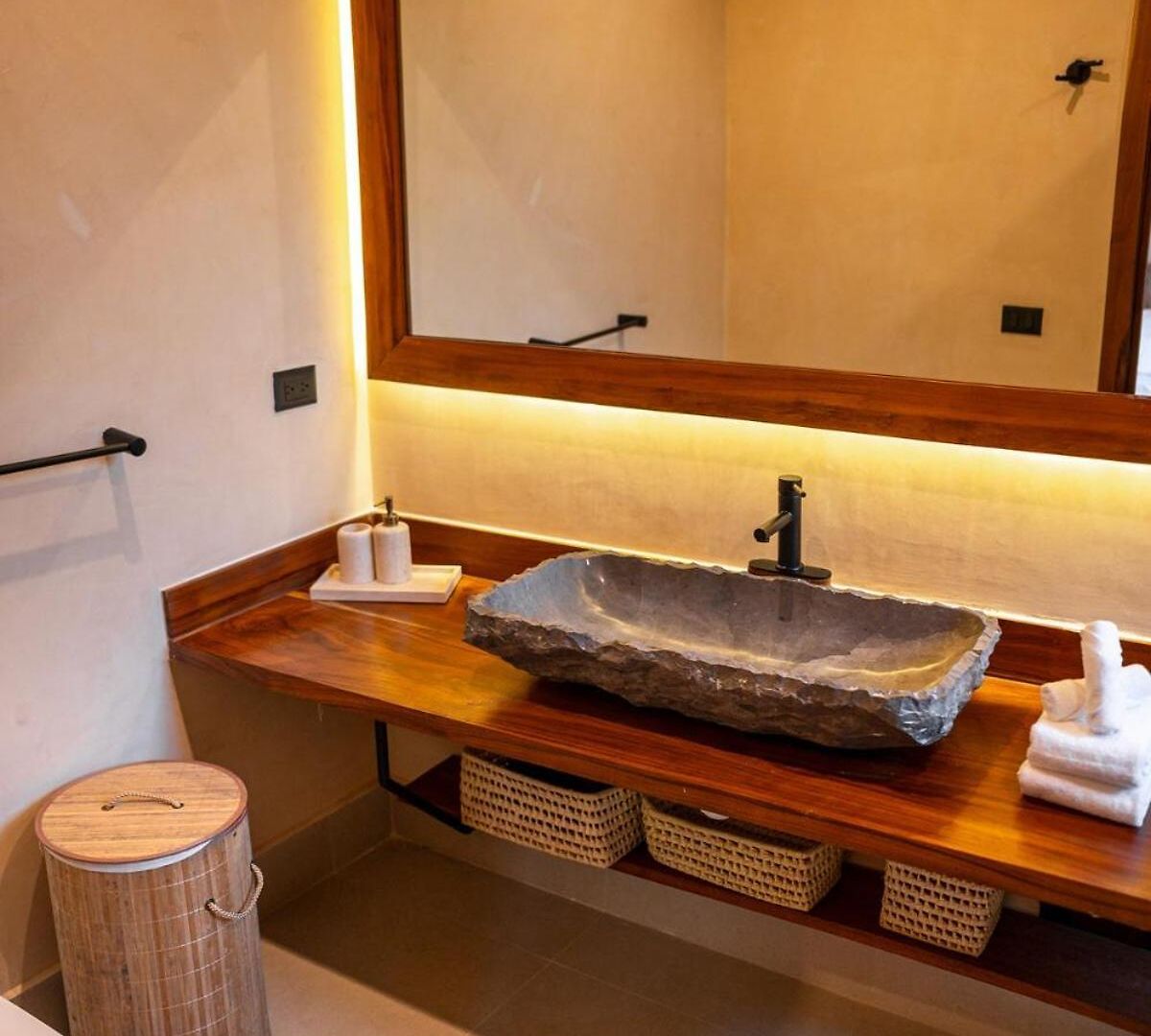 Villa Bali 4br W Pool, Rooftop Jacuzzi And Bbq *