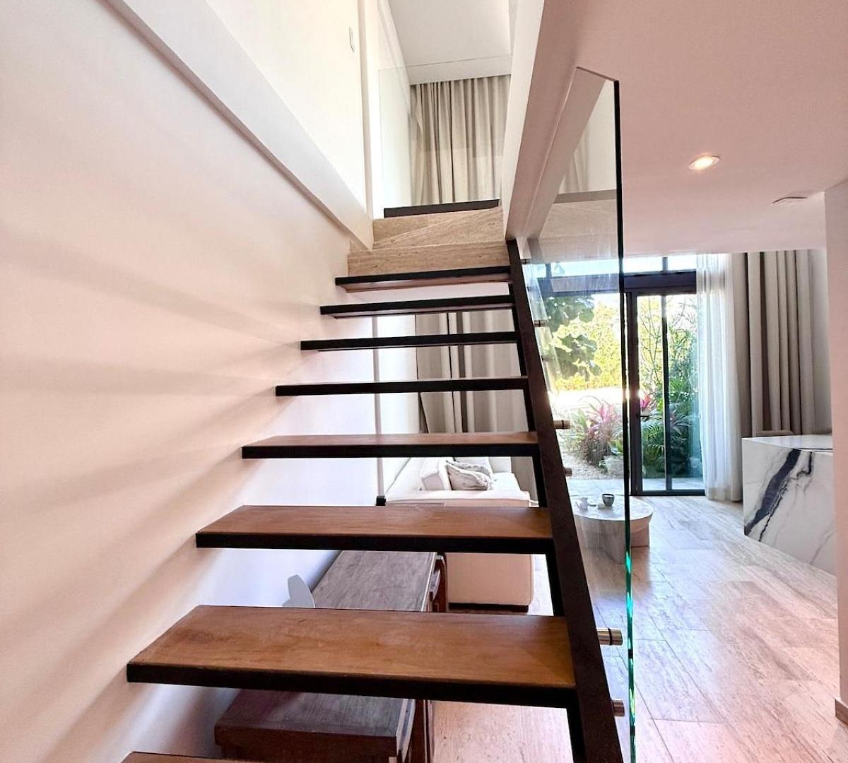 Luxury Loft In Mistiq Gardens Ii Apartment *