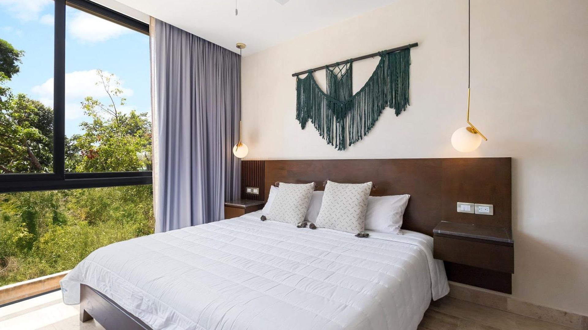 Hotspot 2br Apartment *