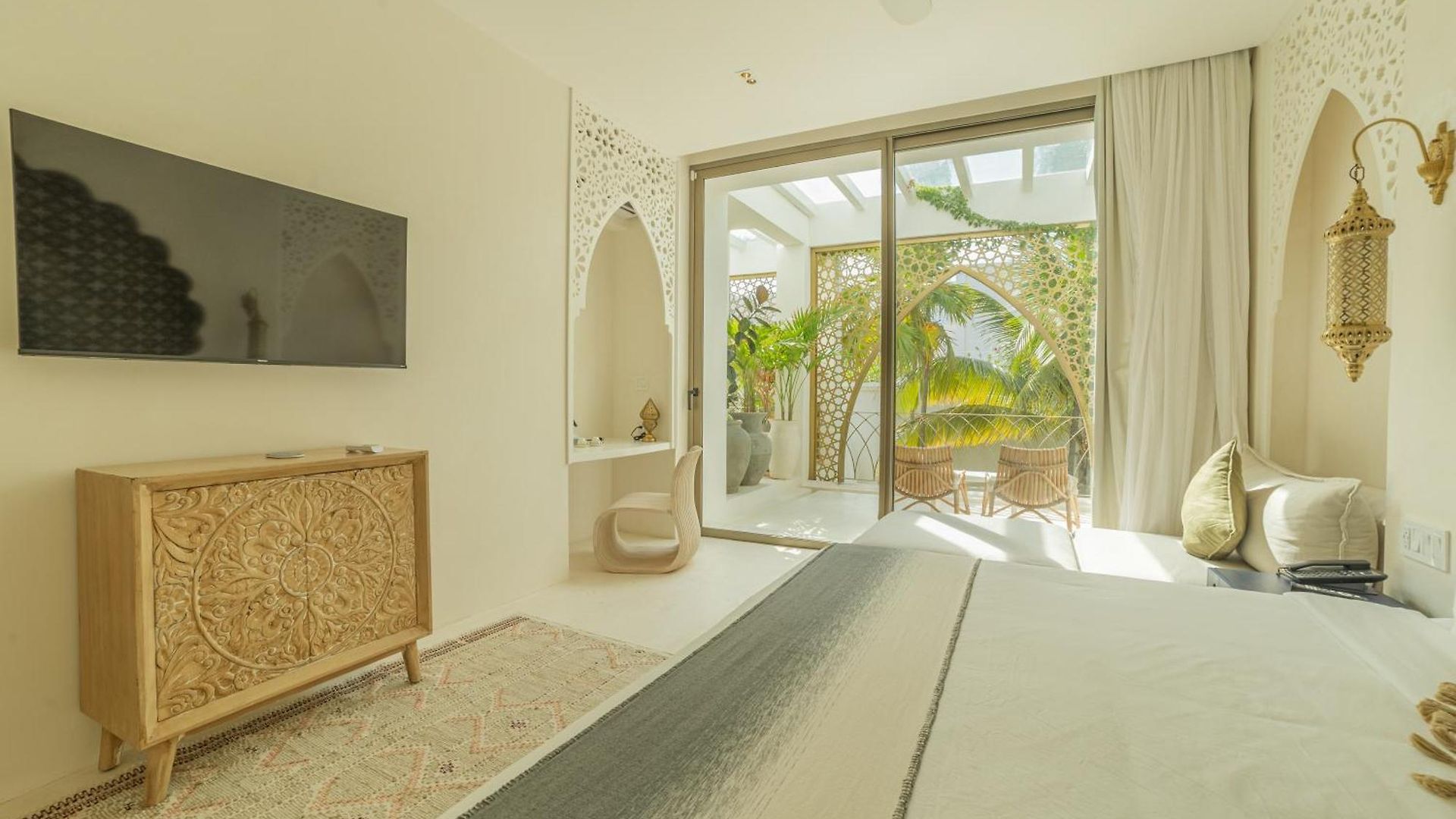 Sana Beachfront Boutique Hotel