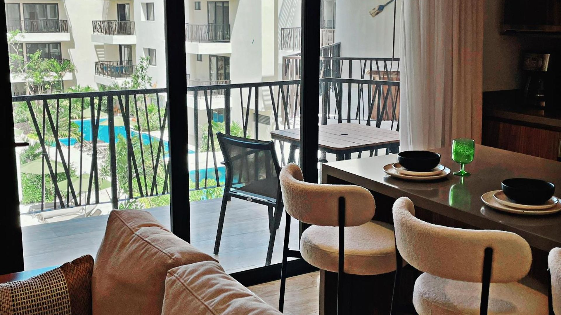 1 Bedroom With King Bed And Balcony With Amenities View *