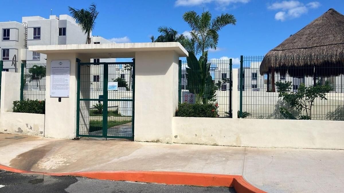 Hippie Artisan Jungle Flat Pool Apartment *