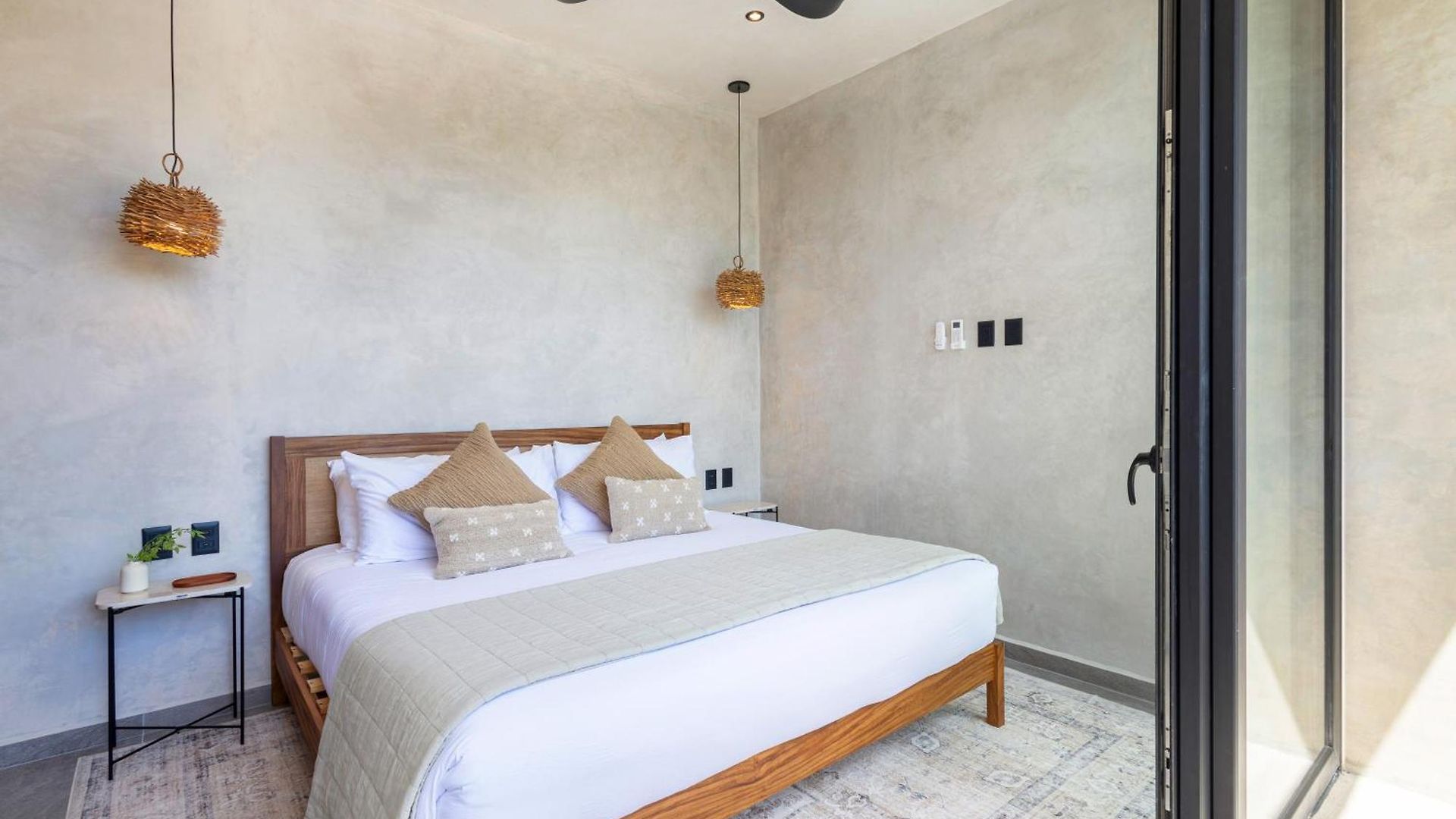 Luxury With 2 Private Pools & Rooftop *