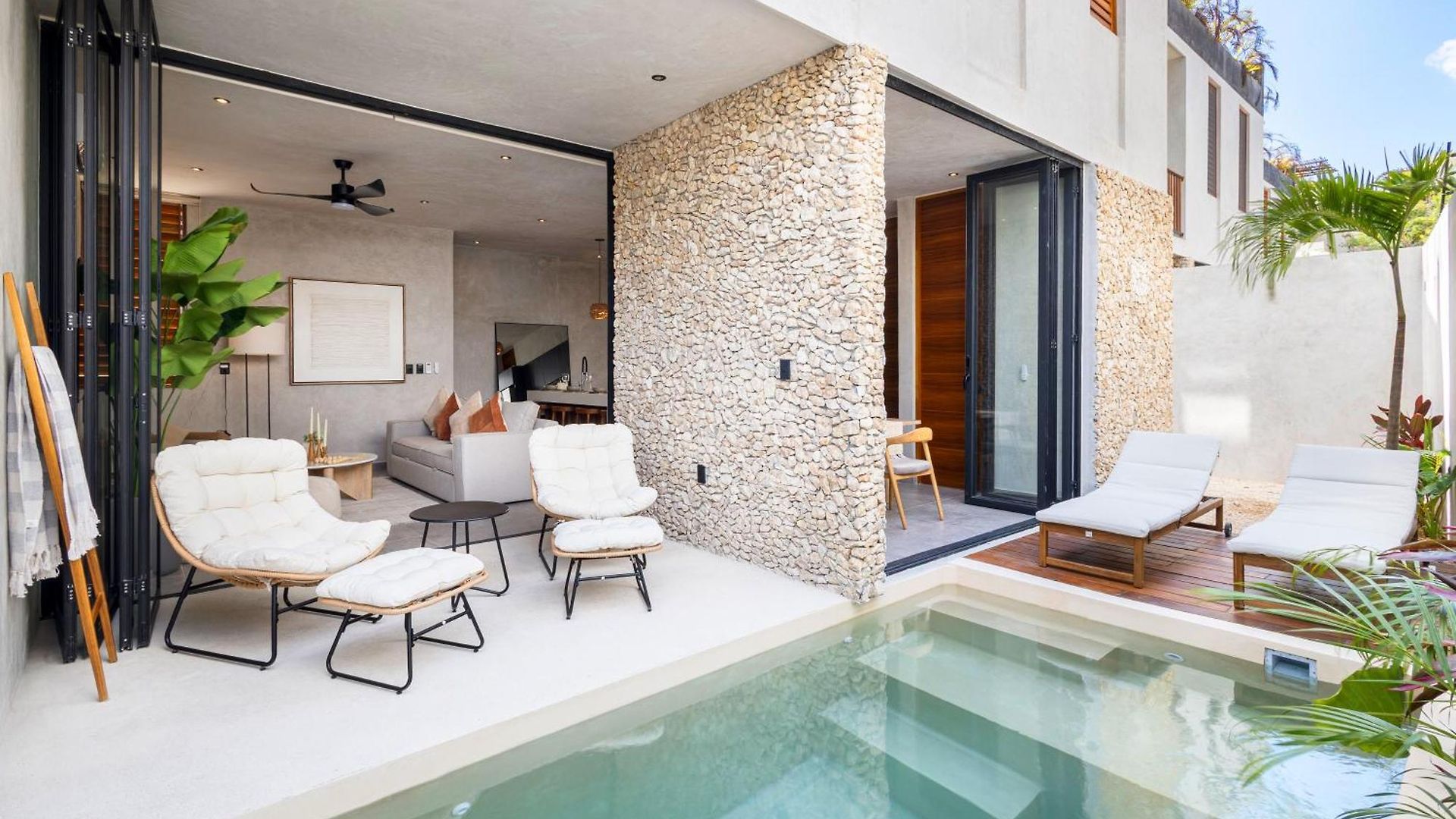 Luxury With 2 Private Pools & Rooftop