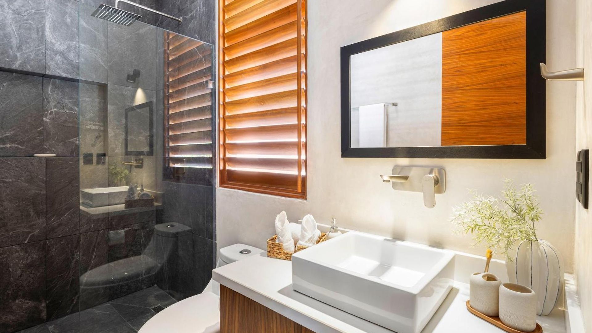 Luxury With 2 Private Pools & Rooftop