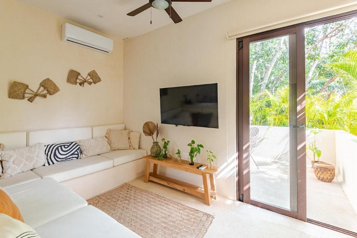 W Private Pool Ideal For Families Y Friends Holiday home *