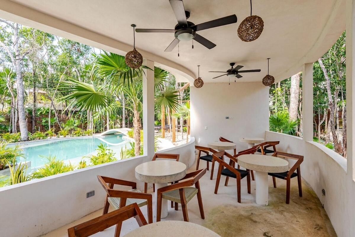 W Private Pool Ideal For Families Y Friends Holiday home *