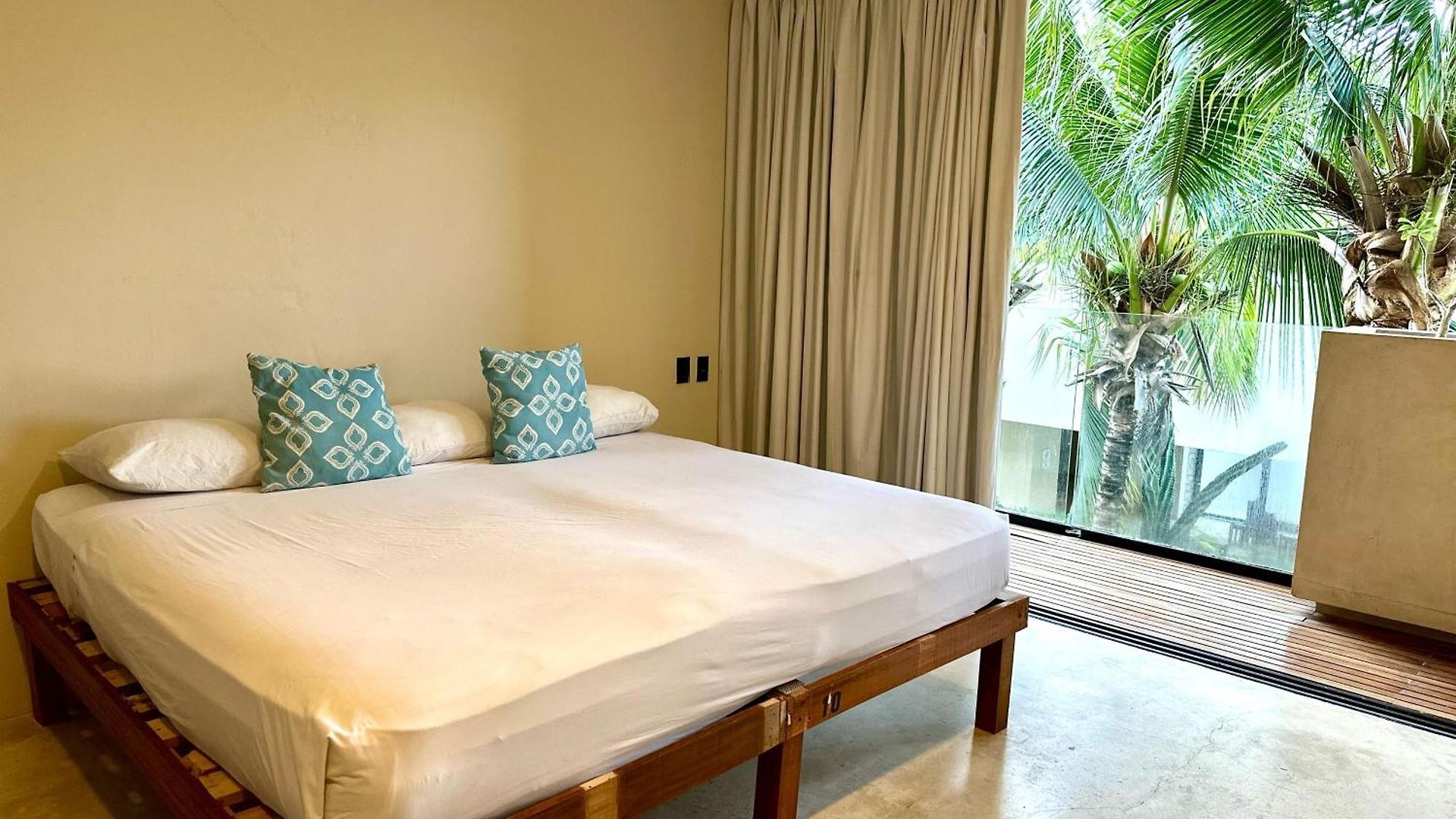 Moonshine & Hotel Tulum