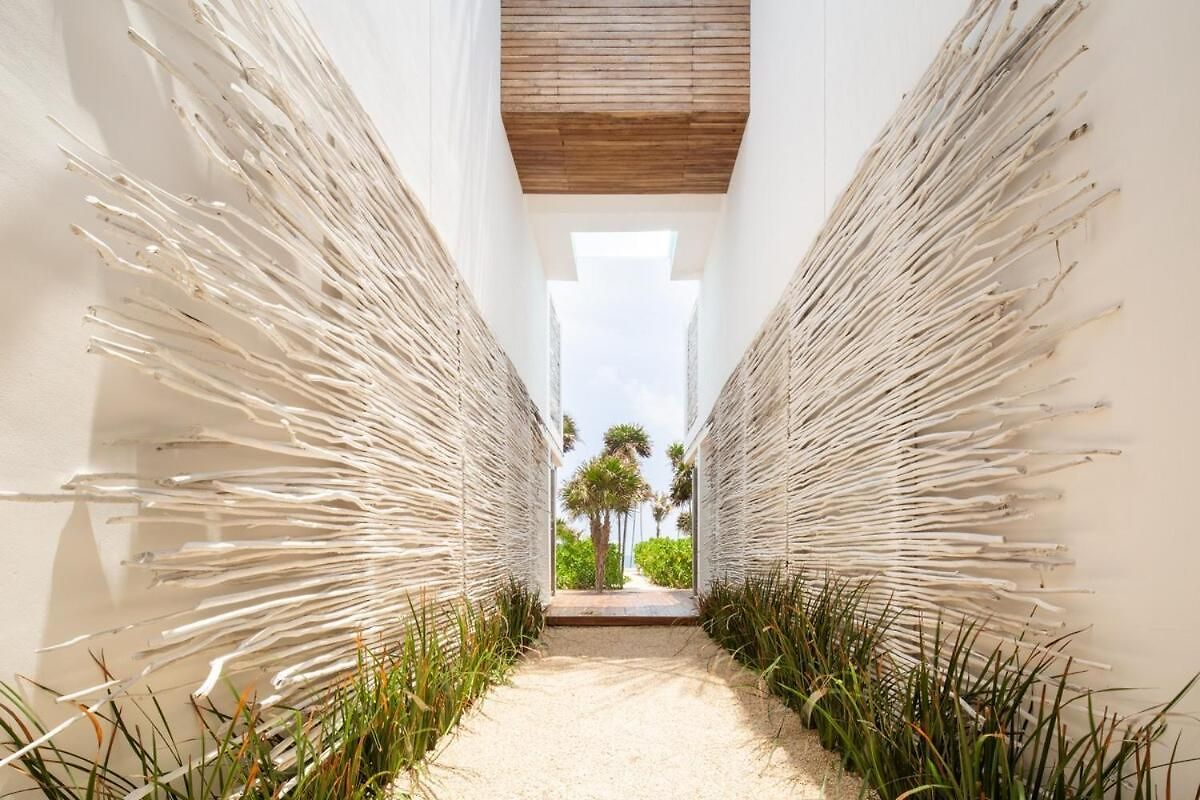 Luxury Oceanfront Estate With Pool, Staff, Sleeps 24
