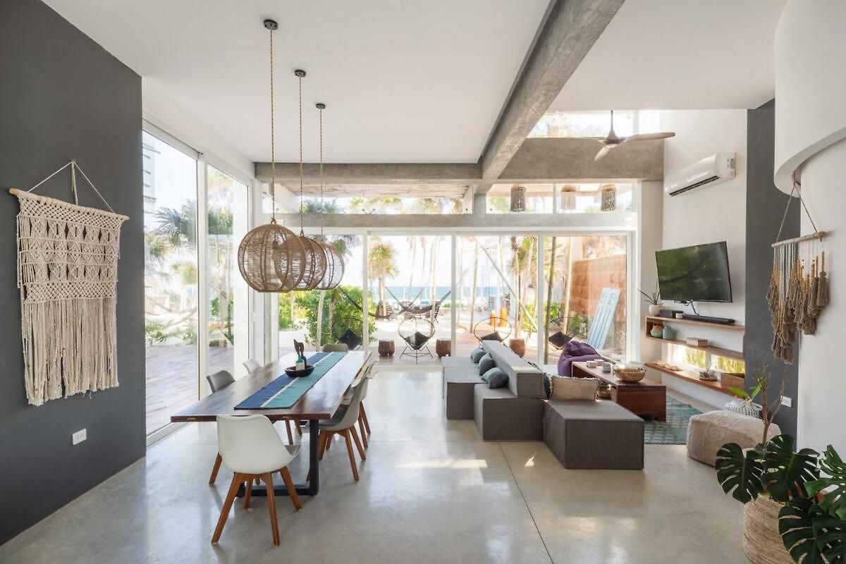 Luxury Oceanfront Estate With Pool, Staff, Sleeps 24 Villa