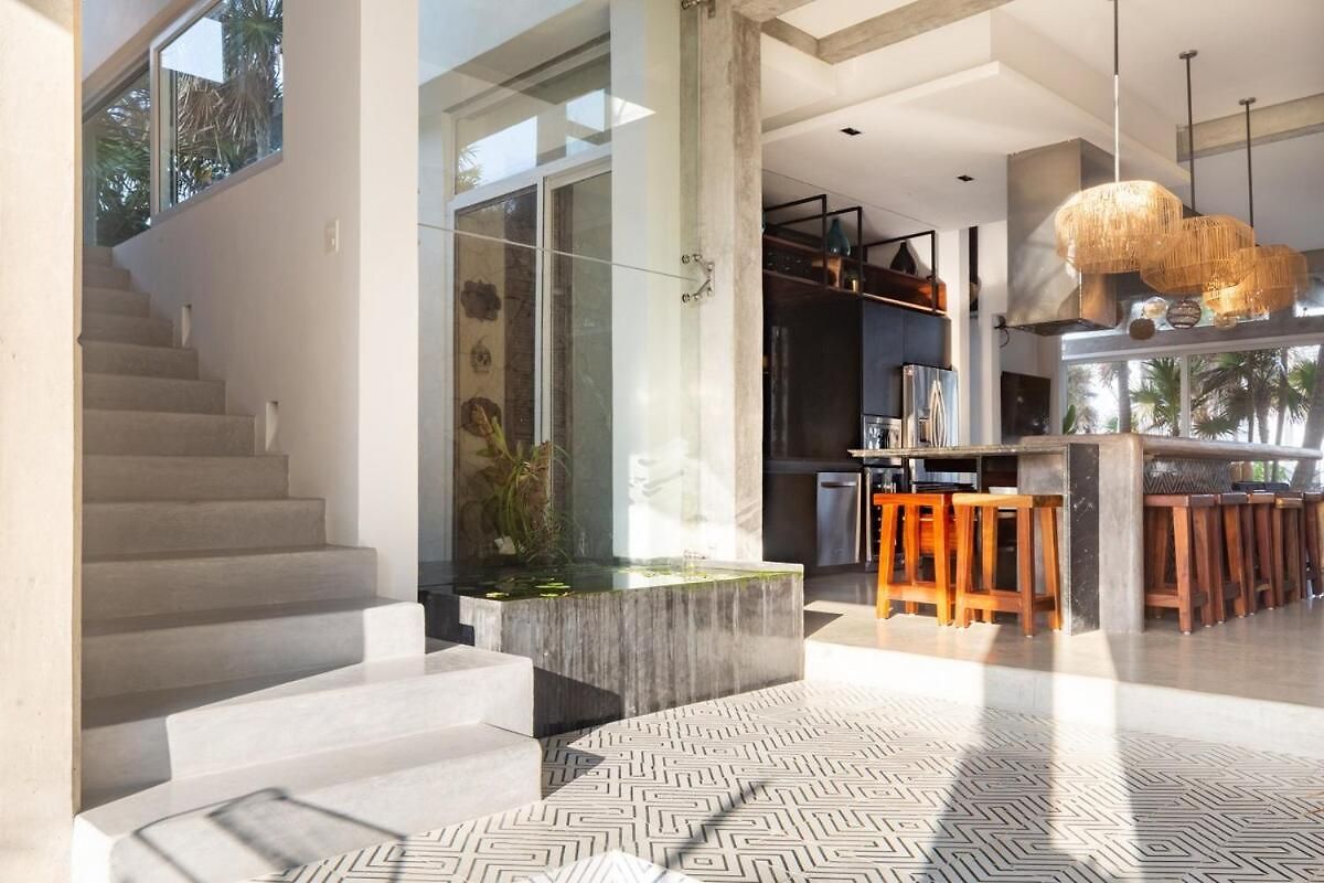 Luxury Oceanfront Estate With Pool, Staff, Sleeps 24