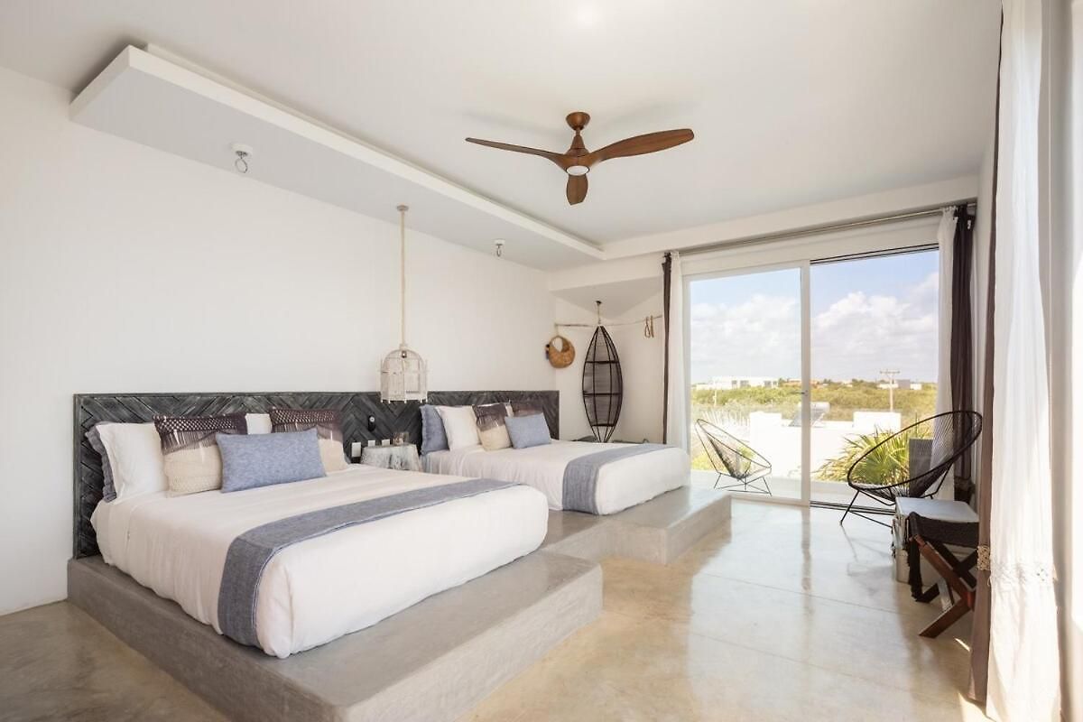 Villa Luxury Oceanfront Estate With Pool, Staff, Sleeps 24 Tulum
