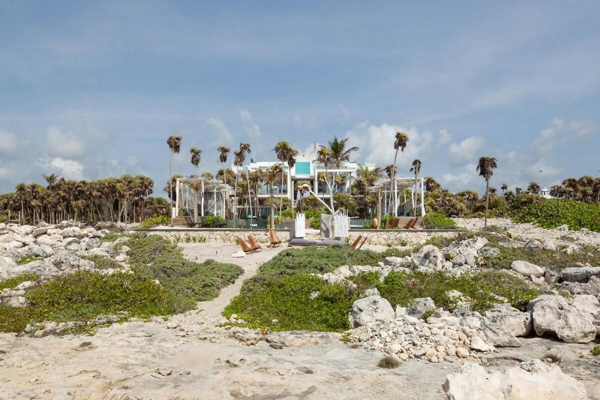 Villa Luxury Oceanfront Estate With Pool, Staff, Sleeps 24 Tulum