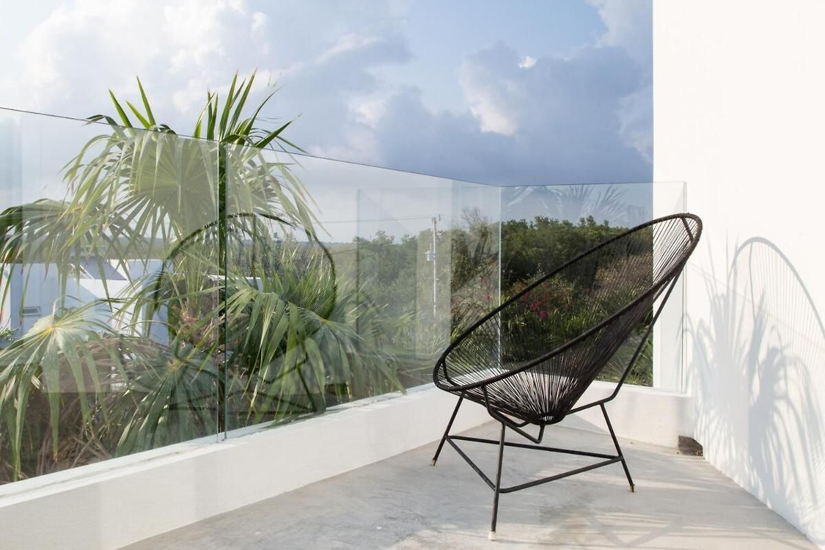 Luxury Oceanfront Estate With Pool, Staff, Sleeps 24 Villa
