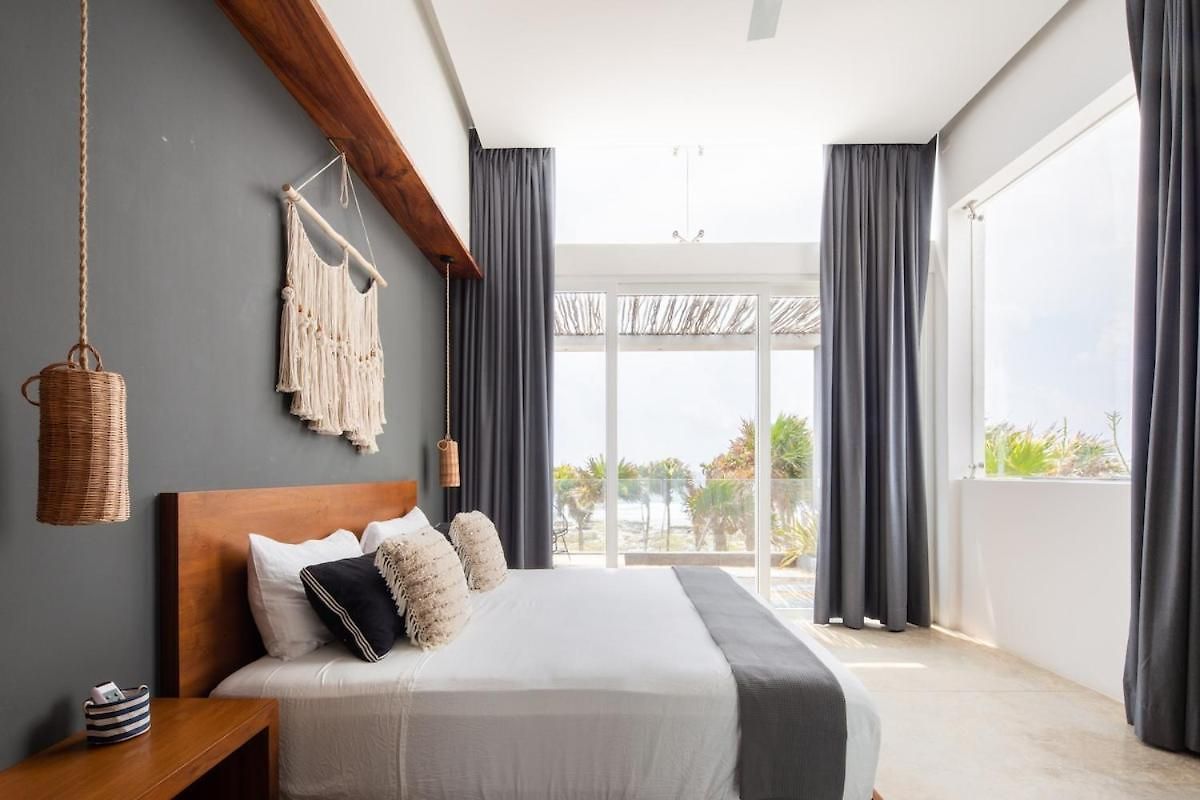 Luxury Oceanfront Estate With Pool, Staff, Sleeps 24 Villa *