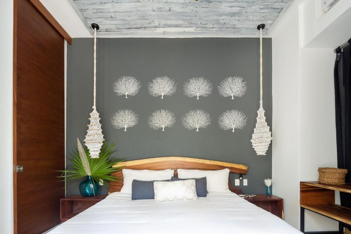 Villa Luxury Oceanfront Estate With Pool, Staff, Sleeps 24 Tulum