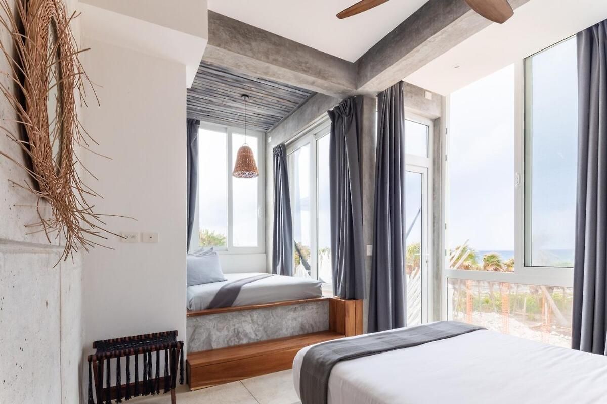 Luxury Oceanfront Estate With Pool, Staff, Sleeps 24 *