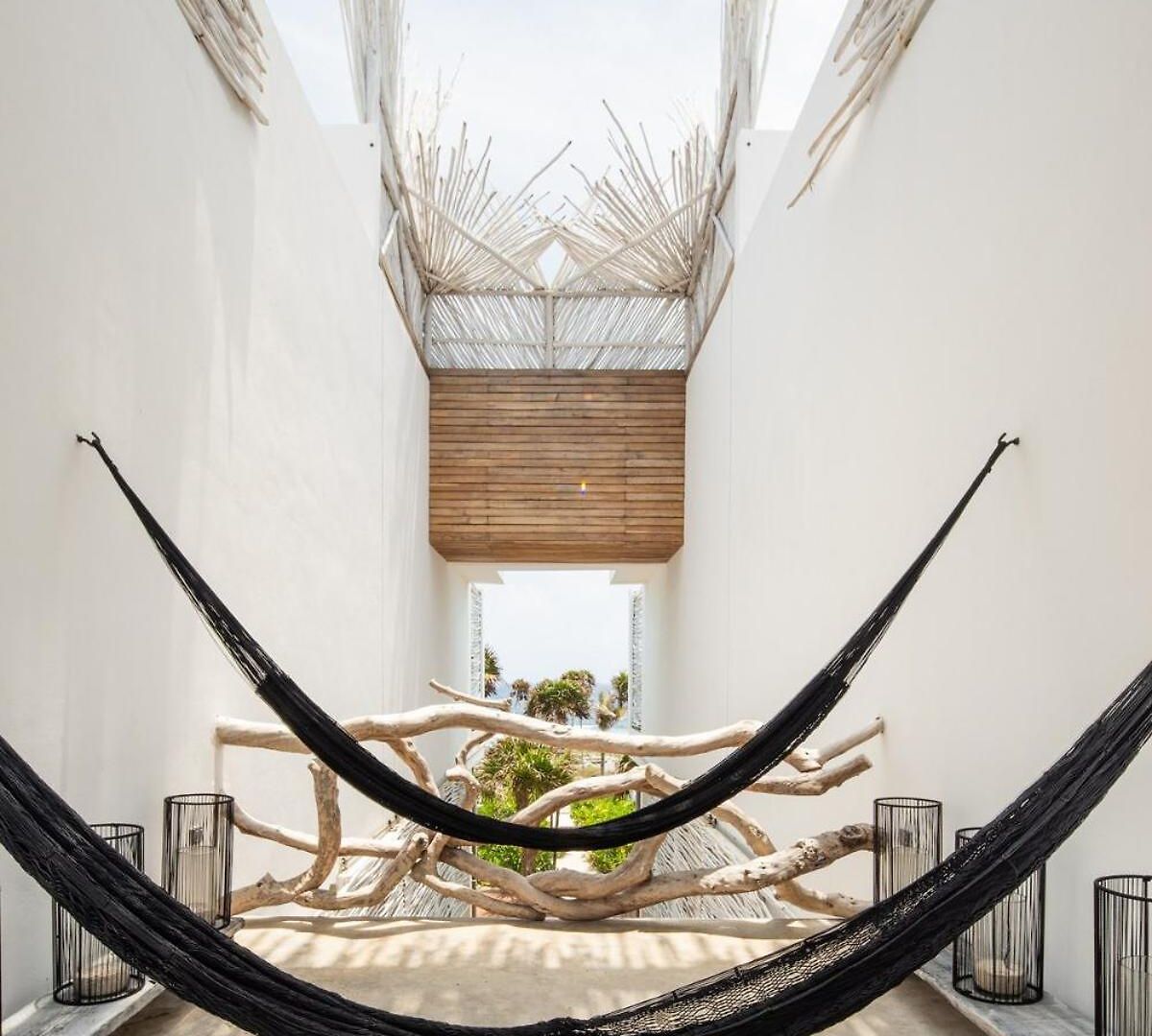 Villa Luxury Oceanfront Estate With Pool, Staff, Sleeps 24 *