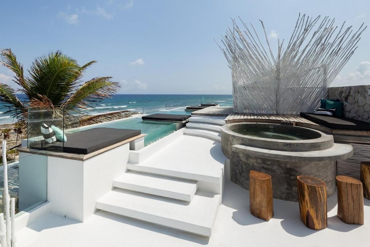 Villa Luxury Oceanfront Estate With Pool, Staff, Sleeps 24 Tulum