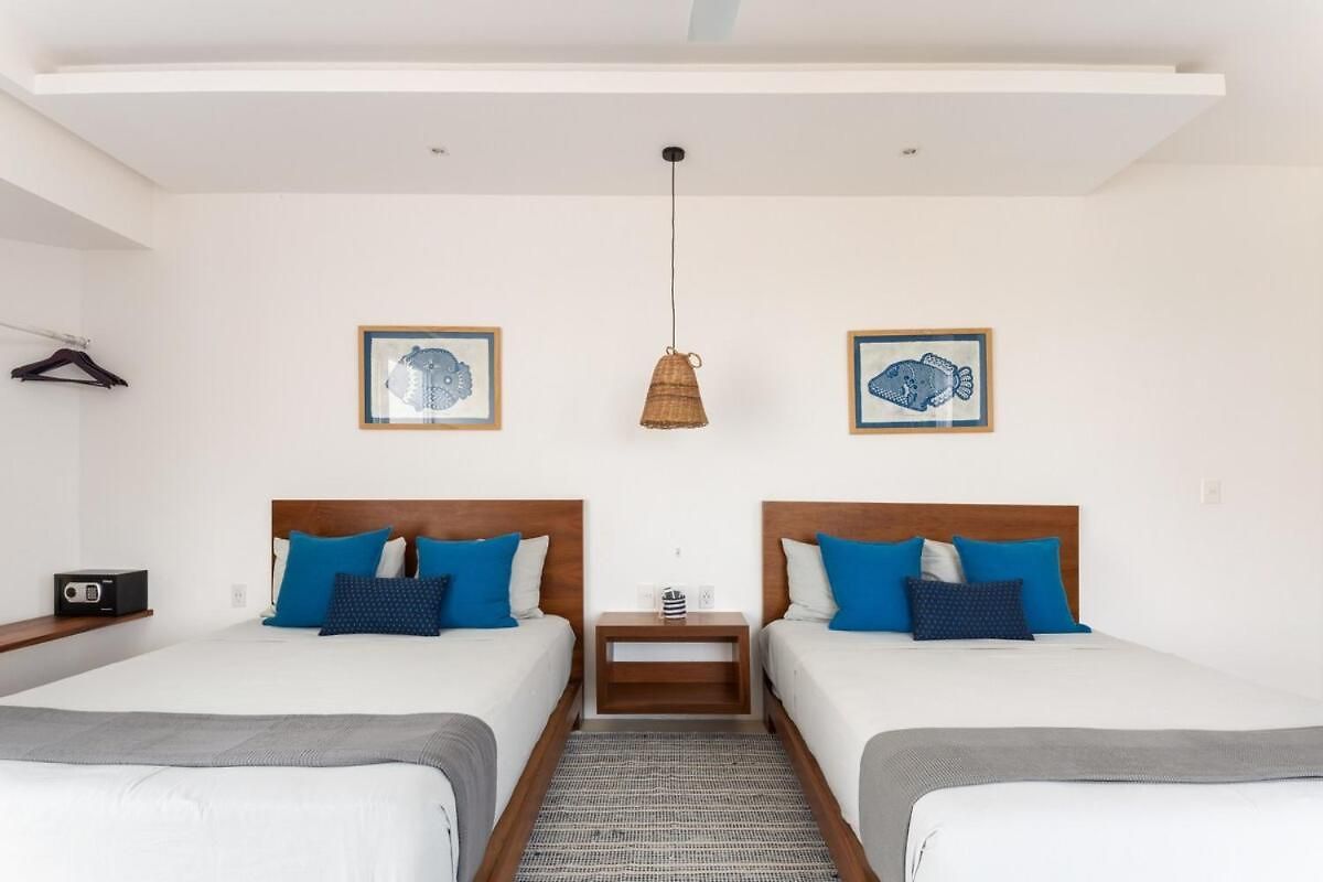 Luxury Oceanfront Estate With Pool, Staff, Sleeps 24 *