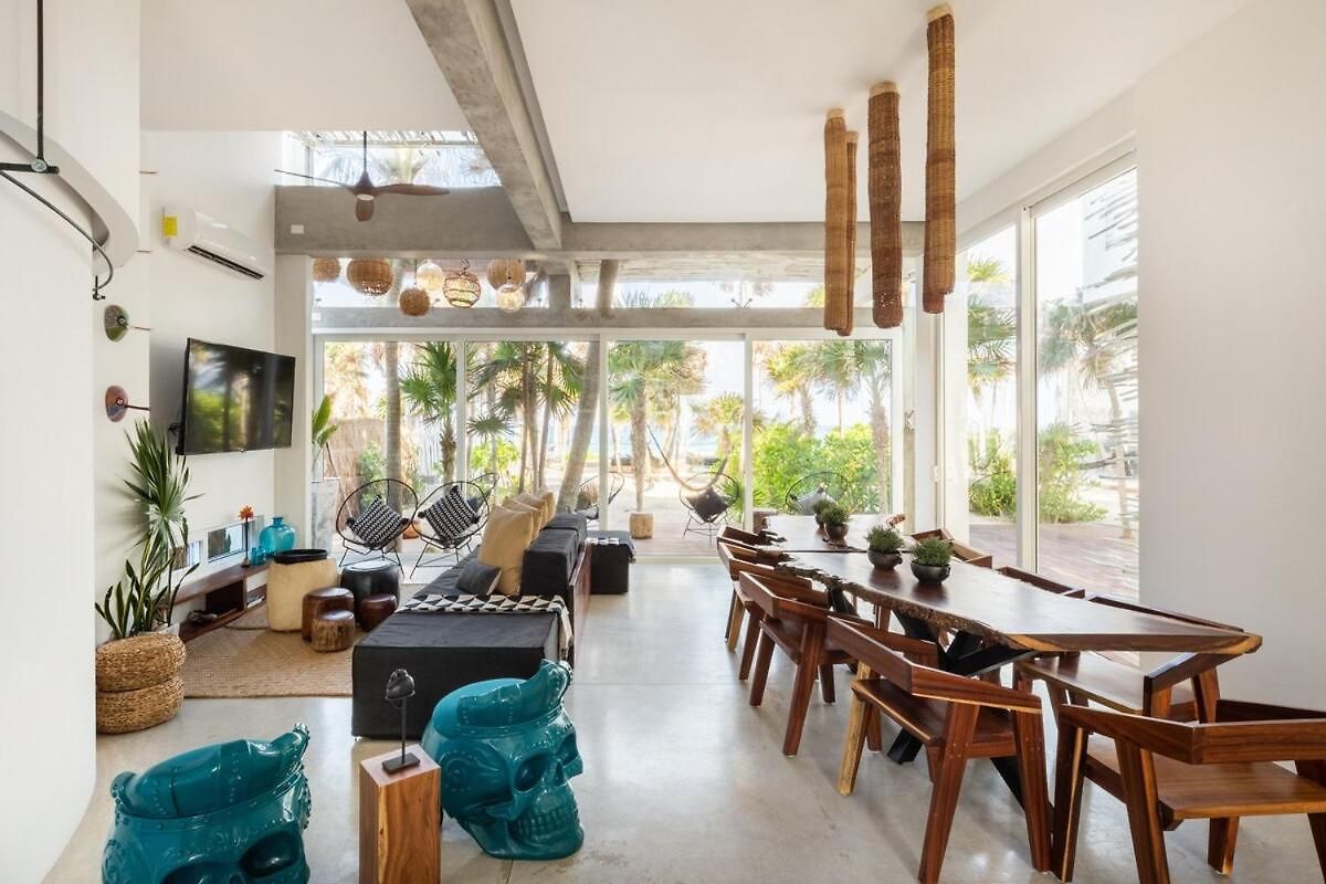 Villa Luxury Oceanfront Estate With Pool, Staff, Sleeps 24 *