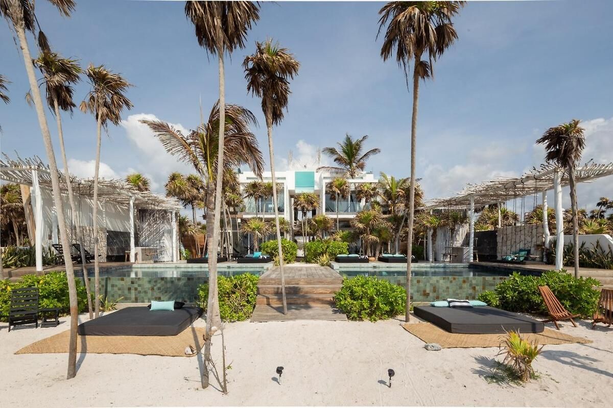 Luxury Oceanfront Estate With Pool, Staff, Sleeps 24 Villa