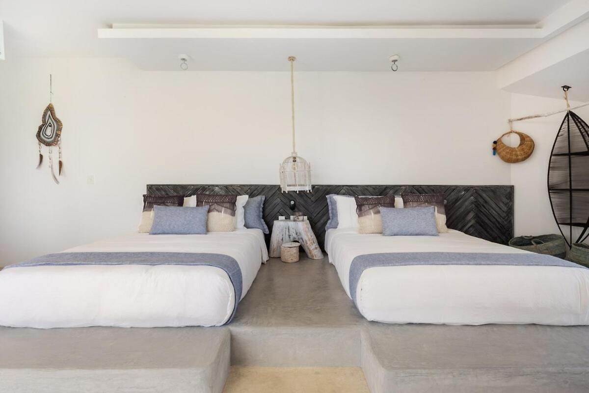 Villa Luxury Oceanfront Estate With Pool, Staff, Sleeps 24 *