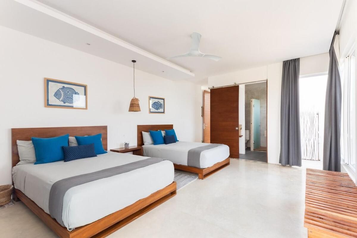 Villa Luxury Oceanfront Estate With Pool, Staff, Sleeps 24 Tulum