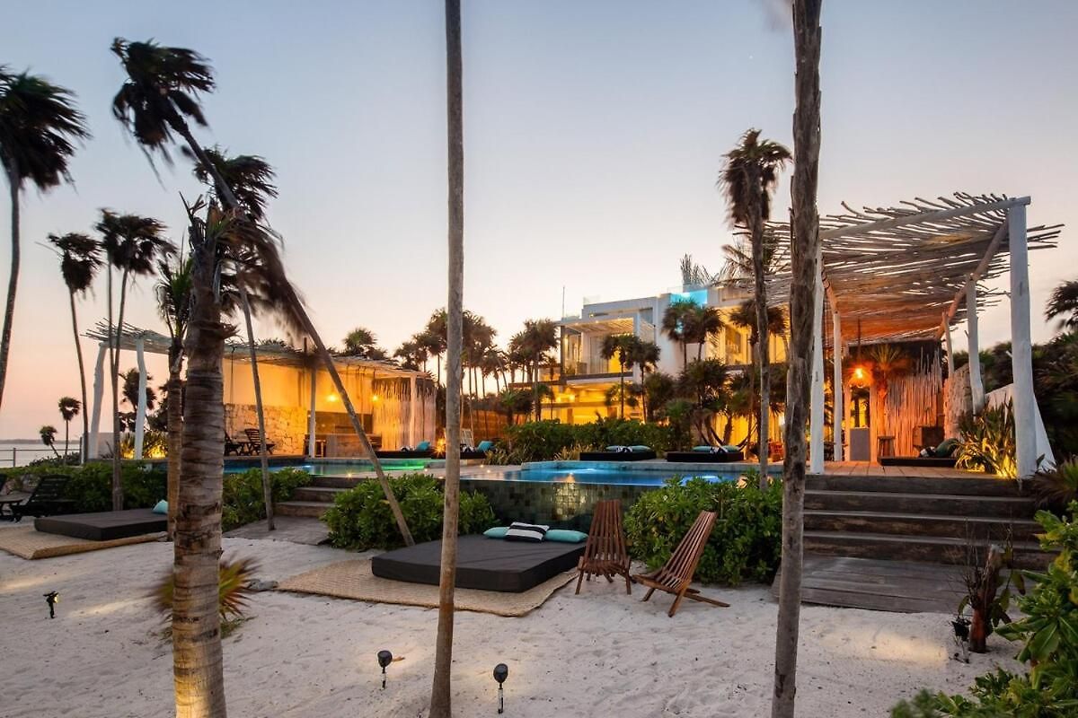 Luxury Oceanfront Estate With Pool, Staff, Sleeps 24