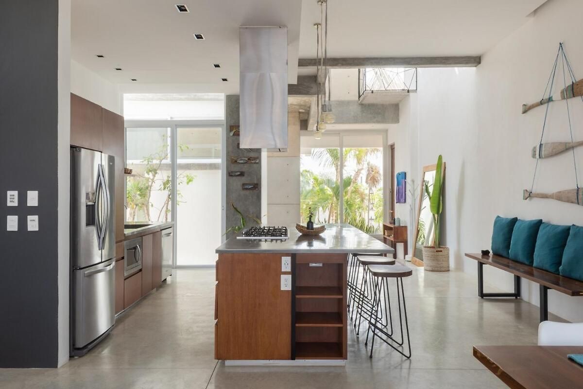 Villa Luxury Oceanfront Estate With Pool, Staff, Sleeps 24 Tulum
