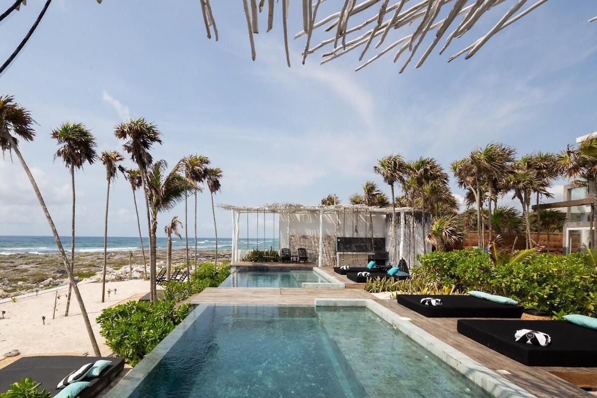 Luxury Oceanfront Estate With Pool, Staff, Sleeps 24 *