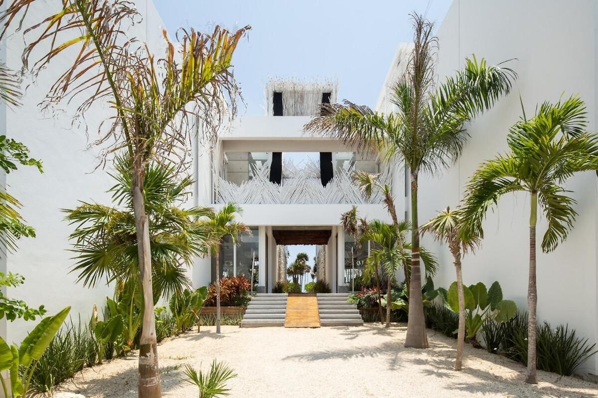 Luxury Oceanfront Estate With Pool, Staff, Sleeps 24 Tulum