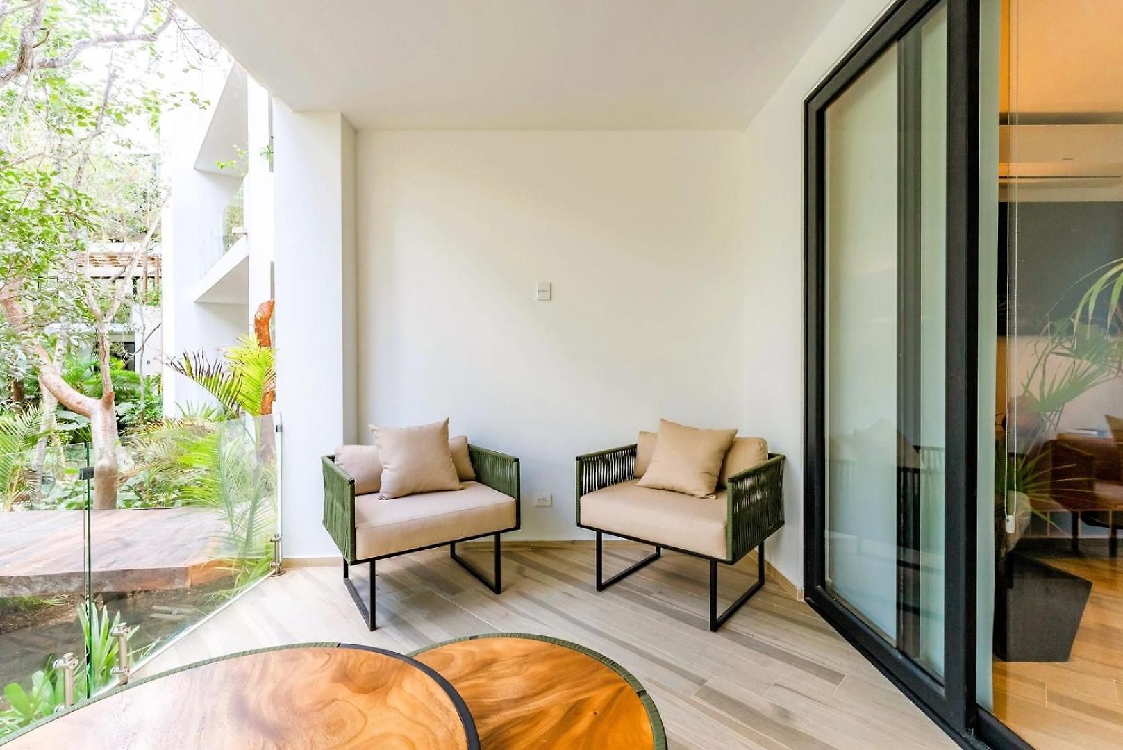Anana Yaaxlum 105 S Apartment *