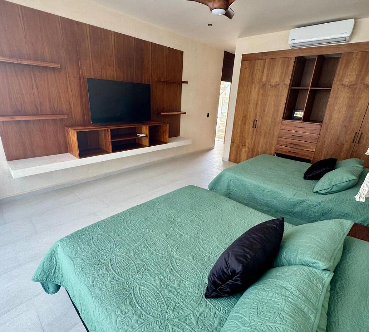Erze 4 Bedrooms And Private Pool Villa