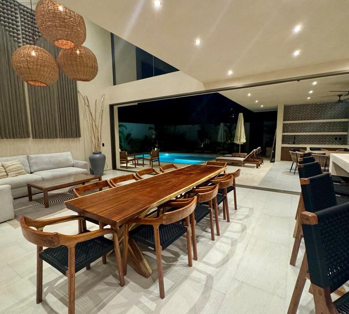 Erze 4 Bedrooms And Private Pool