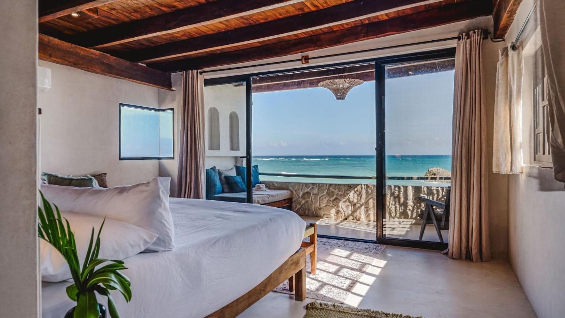 Chica Hotel 4*