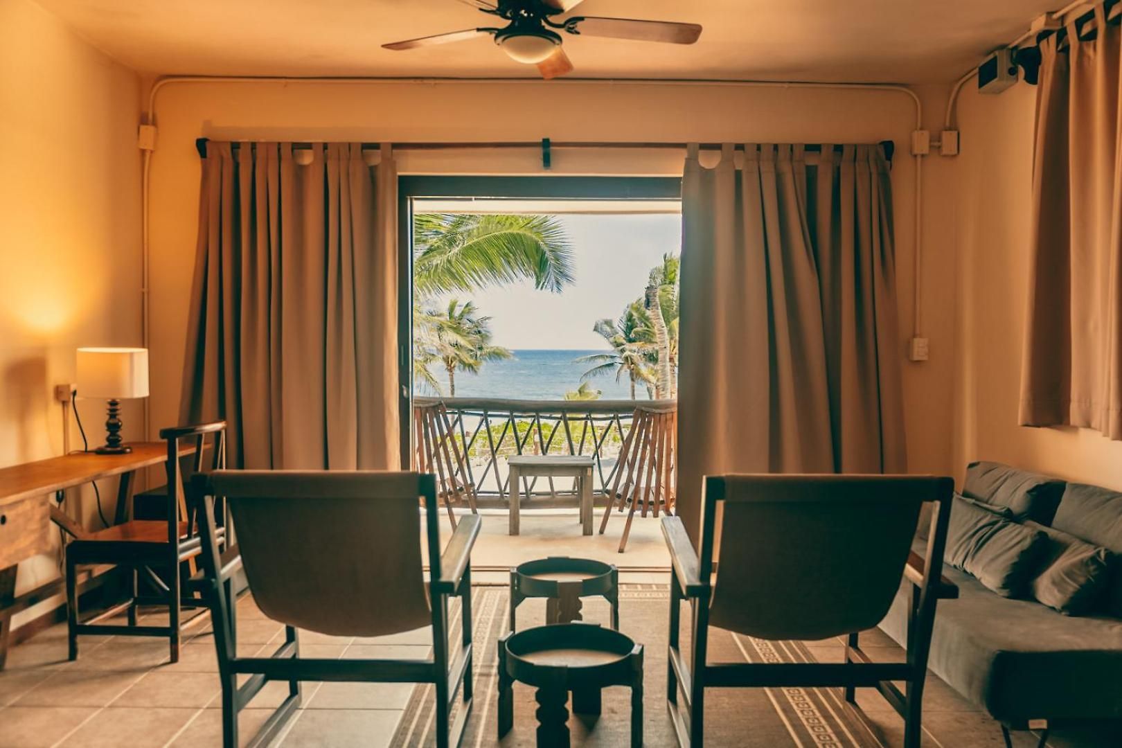 Hotel Mia Front